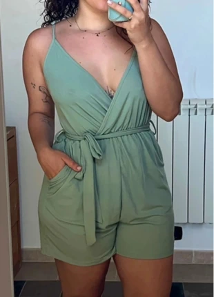 Korte Jumpsuit / Tutina Corta / Mono Corto / Kurzer Jumpsuit / Combinaison Courte, merk: Shein, staat: Nieuw zonder prijskaartje, maat: S / 36 / 8, € 3,00, € 3,85 inclusief Kopersbescherming