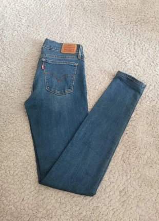 Jean Levi’s 710 Super Skinny bleu – taille 27/32 (FR 38), merk: Levi Strauss & Co., staat: Heel goed, maat: M / 38 / 10, € 20,00, € 21,70 inclusief Kopersbescherming