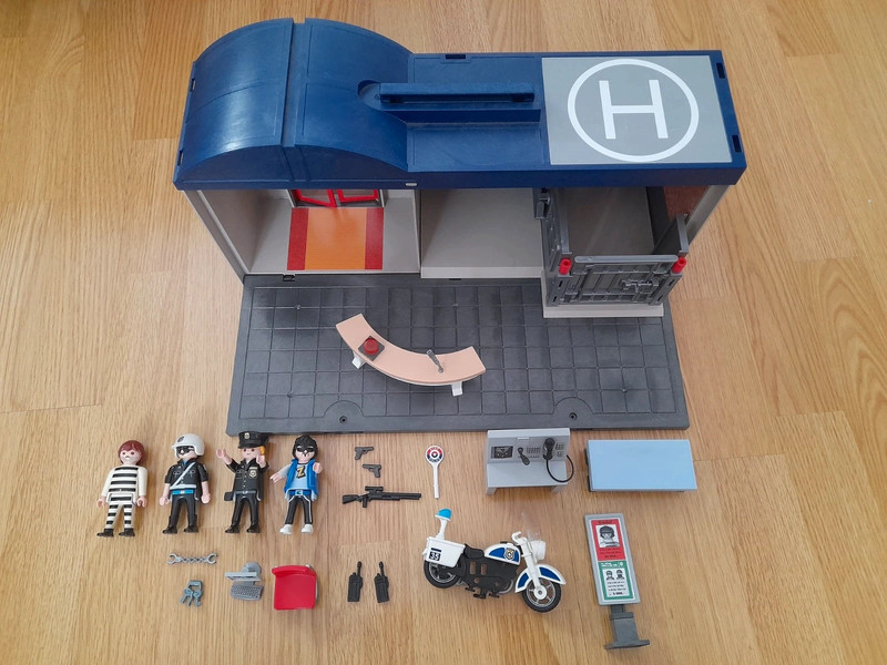 Estaci n de Polic a Malet n Playmobil. Vinted