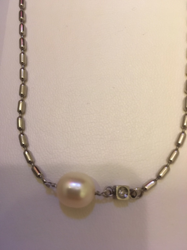 Collier avec perle blanche de culture et diamant 1
