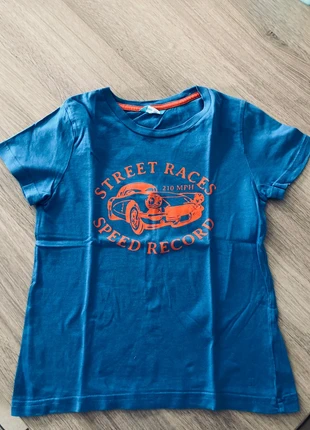 T-shirt “Streetrace”, brand: Hema, condizioni: Buone, taglia: 5 anni / 110 cm, €1.00, €1.75 include la Protezione acquisti