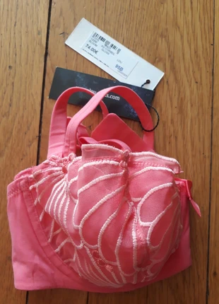 Soutien gorge corbeille LOU , marque: LOU, état: Neuf avec étiquette, taille: Autre, 10,00 €, 11,20 € Protection acheteurs incluse