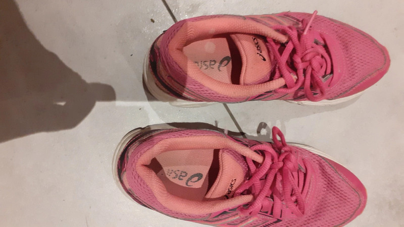 Basket Asics rose taille 33 Vinted