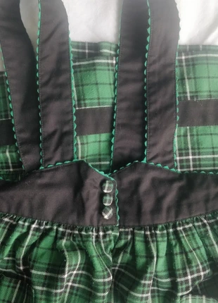 Jupe ample fronces bretelles feston carreaux vert noir rétro années 90 Vintage, marke: Bonpoint, zustand: Sehr gut, größe: 7 Jahre / 122, 11,50 €, 12,78 € inklusive Vinted-Käuferschutz