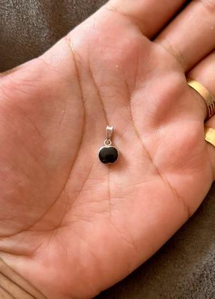 Pendentif pomme en argent et laque, merk: Argent, staat: Heel goed, € 12,95, € 14,30 inclusief Kopersbescherming Pro