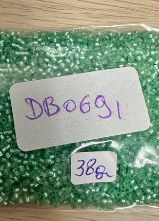 Miyuki delica semi frosted silverlined vertes, marque: Miyuki, état: Très bon état, 15,00 €, 16,45 € Protection acheteurs incluse