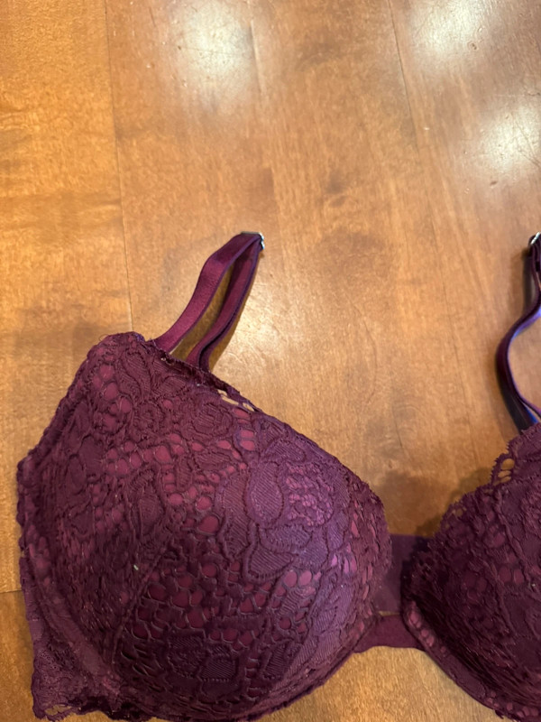 Woman’s Victoria’s Secret, very sexy push-up bra 2