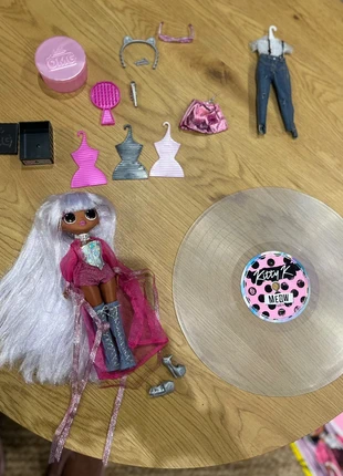 Poupée lol remix avec tous ses accessoires, marke: L.O.L. Surprise, zustand: Neu, größe: 3 Jahre / 98, 10,00 €, 11,20 € inklusive Vinted-Käuferschutz