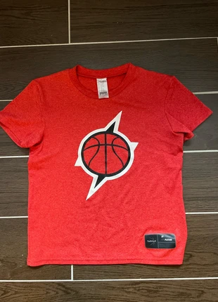 Tee-shirt basket 🏀 , marque: Decathlon, état: Très bon état, taille: 6 ans / 116 cm, 1,00 €, 1,75 € Protection acheteurs incluse
