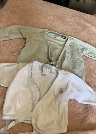 2 brassières, marke: H&M, zustand: Sehr gut, größe: Bis zu 1 Monat / 50, 1,00 €, 1,75 € inklusive Vinted-Käuferschutz
