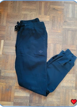 Magnifique jogging Adidas femme brodé taille S Ref 20IT345, brand: adidas, condition: Very good, size: S / 36 / 8, €9.90, €11.10 includes Buyer Protection