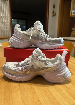 Sneakers Nike V2K Run, marque: Nike, état: Neuf avec étiquette, taille: 36, 70,00 €, 74,20 € Protection acheteurs incluse