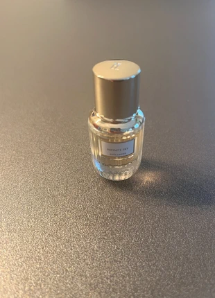 Estee Lauder Mini Infinite Sky EDP eau de parfum spray a 4 ml, merk: Estée Lauder, staat: Nieuw met prijskaartje, € 10,00, € 11,20 inclusief Kopersbescherming