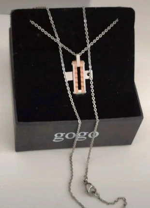 Collana croce bicolore , brand: GOGO, condizioni: Nuovo senza cartellino, €39.00, €41.65 include la Protezione acquisti