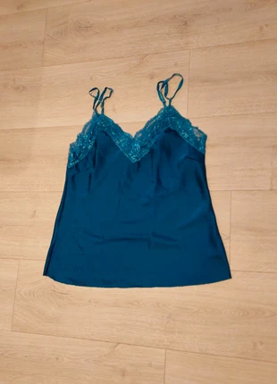 Satijnen top met kant in petrolblauw, merk: Jolifly & Justine Y, staat: Nieuw zonder prijskaartje, maat: Universele maat, € 1,00, € 1,75 inclusief Kopersbescherming