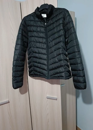 Piumino nero per donna, brand: Terranova, condizioni: Ottime, taglia: XL / IT 46 / EU 42, €12.00, €13.30 include la Protezione acquisti