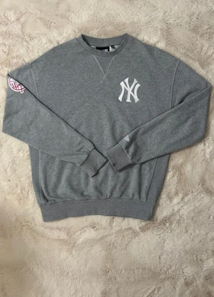pull/hoodie new era yankees vintage logo brodé taille xs porté 2 fois couleur gris, marque: New Era, état: Très bon état, taille: XS, 32,00 €, 34,30 € Protection acheteurs incluse