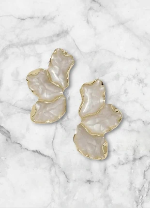 Boucles d’oreilles demi feuille dorées et blanches, brand: Boutique privée, condition: Very good, €5.00, €5.95 includes Buyer Protection