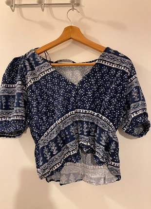 Top Zara imprimé floral bleu et blanc, marque: Zara, état: Très bon état, taille: XS / 34 / 6, 12,00 €, 13,30 € Protection acheteurs incluse