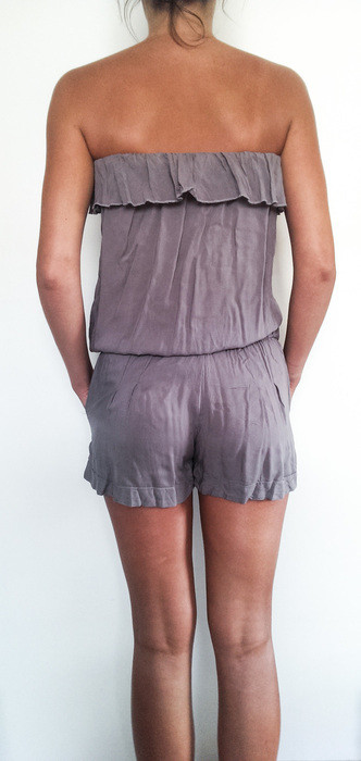 Combishort bustier a volants taupe 3