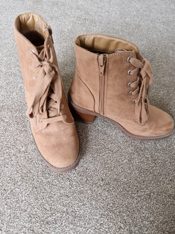 Ladies tan sale boots size 4