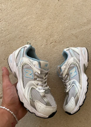 New balance 530 argenté et bleu clair (taille 35), marque: New Balance, état: Très bon état, taille: 35, 35,00 €, 37,45 € Protection acheteurs incluse
