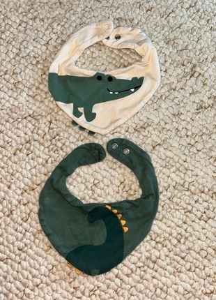 Bavoirs bandana, marque: H&M, état: Très bon état, 1,00 €, 1,75 € Protection acheteurs incluse