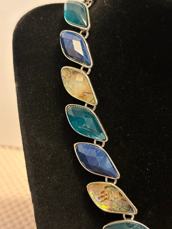 Dana Buchman Silver Tone ‘Colors of the Sea’ Acrylic Necklace 15-1/2” + 2-1/2” 3