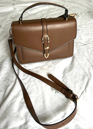 Cute dark brown shoulder bag with gold details, marque: Shein, état: Neuf sans étiquette, 15,00 €, 16,45 € Protection acheteurs incluse