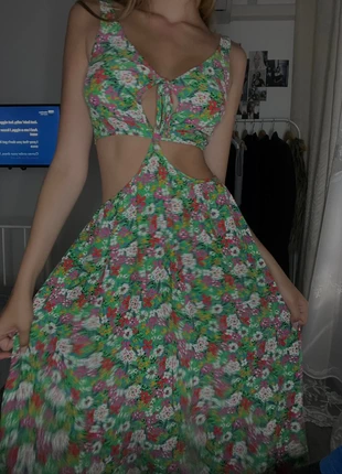 Robe longue fleuris., marke: Bershka, zustand: Sehr gut, größe: S / 36 / 8, 20,00 €, 21,70 € inklusive Vinted-Käuferschutz