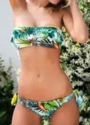 Maillot de bain 2 pièces / swimsuit /Bikini bandeau estampado flores volantes T.L/M, marque: Local, état: Très bon état, taille: L / 40 / 12, 6,00 €, 7,00 € Protection acheteurs incluse