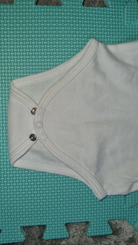 Body manche courte 0/1 mois en bon état - photo numéro 4