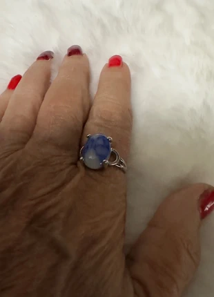 Zilverkleurige Ring Melk/Blauwe Steen, staat: Heel goed, maat: 54.3 mm / 17.3 mm Ø, € 2,50, € 3,33 inclusief Kopersbescherming