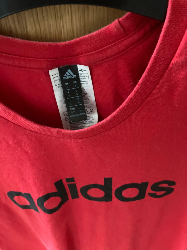 Adidas T shirt in red | Vinted