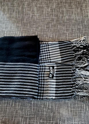 Foulard Armand Thiery, marque: Armand Thiery, état: Très bon état, 15,00 €, 16,45 € Protection acheteurs incluse