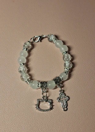 Handmade Glass Beaded bracelet white with hello kitty cross charm in silver, brand: Handarbeit, condizioni: Nuovo con cartellino, €4.50, €5.43 include la Protezione acquisti