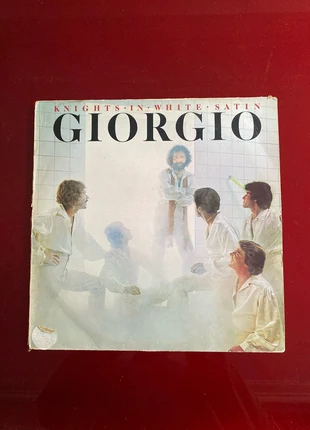 Giorgio Moroder Knights in white satin vinyle, zustand: Gut, 10,00 €, 11,20 € inklusive Vinted-Käuferschutz