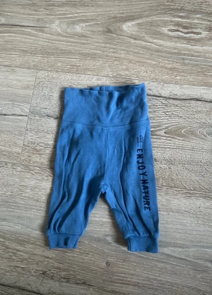 Pantalon bleu, merk: Lupoline, staat: Heel goed, maat: Tot 1 maand / 50 cm, € 1,00, € 1,75 inclusief Kopersbescherming