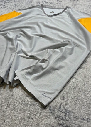 🏀 T-shirt Nike Dri-Fit Vintage années 2000 Gris & Jaune XL, brand: Nike, condition: Very good, size: XL, €34.99, €37.44 includes Buyer Protection Pro