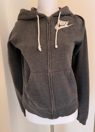Veste sweat capuche grise Nike femme taille S très bon état, marke: Nike, zustand: Sehr gut, größe: S / 36 / 8, 15,00 €, 16,45 € inklusive Vinted-Käuferschutz