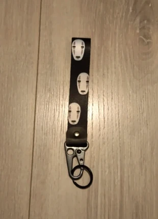 porte cle laniere solide ghibli no face man noir blanc visage, marke: Studio Ghibli, zustand: Sehr gut, 5,90 €, 6,90 € beinhaltet Vinted-Käuferschutz Pro