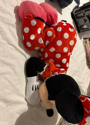 Peluche Minnie, marque: Disneyland Paris, état: Très bon état, taille: 24-36 mois / 92 cm, 12,00 €, 13,30 € Protection acheteurs incluse