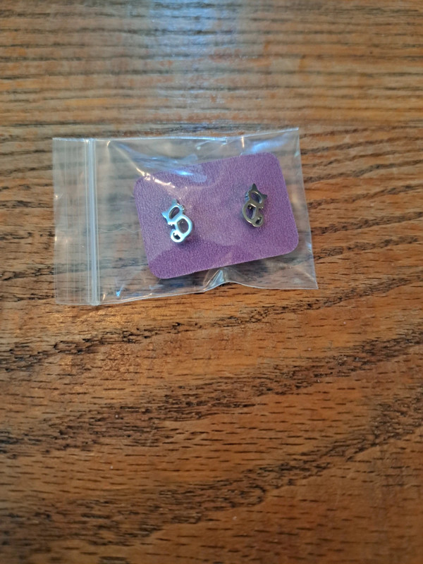 Tiny silver cat post earrings 3