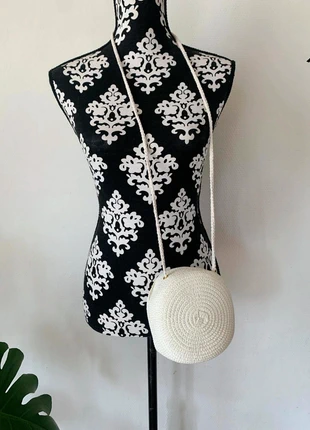 Joli sac rond style osier avec bandoulière/crème, marque: Local Belgique, état: Très bon état, 9,00 €, 10,15 € Protection acheteurs incluse