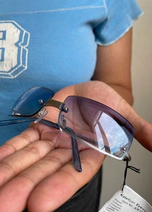 Y2k Lunettes de soleil bleue 2000s blue vintage sunglasses, merk: Vintage Dressing, staat: Heel goed, € 15,00, € 16,45 inclusief Kopersbescherming