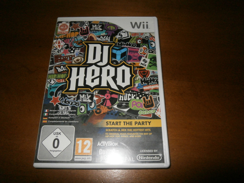 D J Hero pour Wii avec sa platine 1