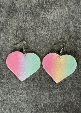 Pu leren hartjes oorbellen nieuw, merk: HARTJES, staat: Heel goed, € 1,99, € 2,79 inclusief Kopersbescherming