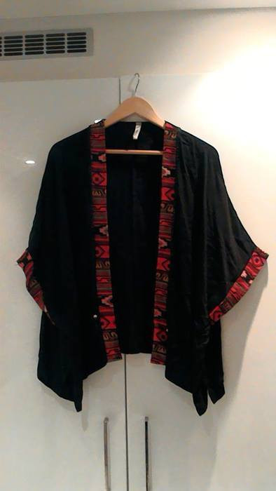 veste kimono rouge et noir 1