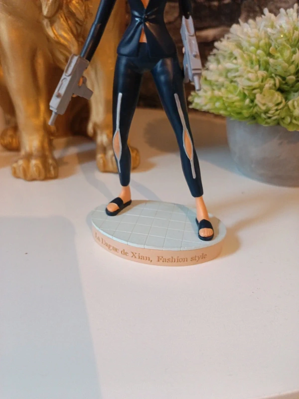 Figurine tomb raider - photo numéro 3