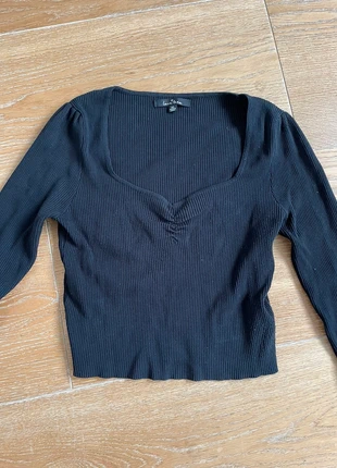 Black sweater cropped, marke: Love Tree, zustand: Sehr gut, größe: XL / 42 / 14, 7,00 €, 8,05 € inklusive Vinted-Käuferschutz